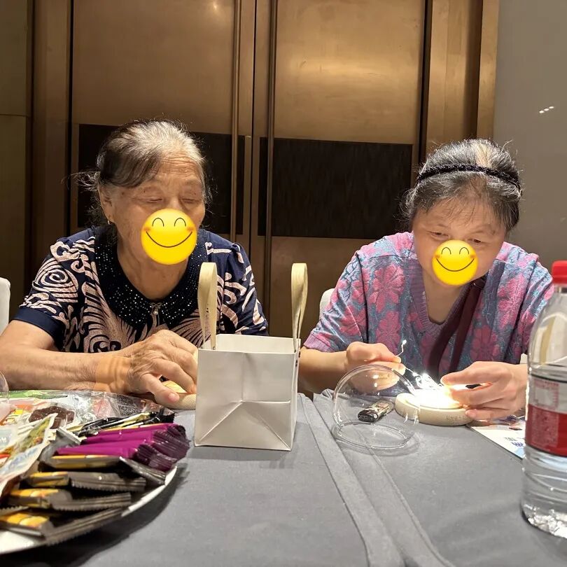 医患共同制作小夜灯